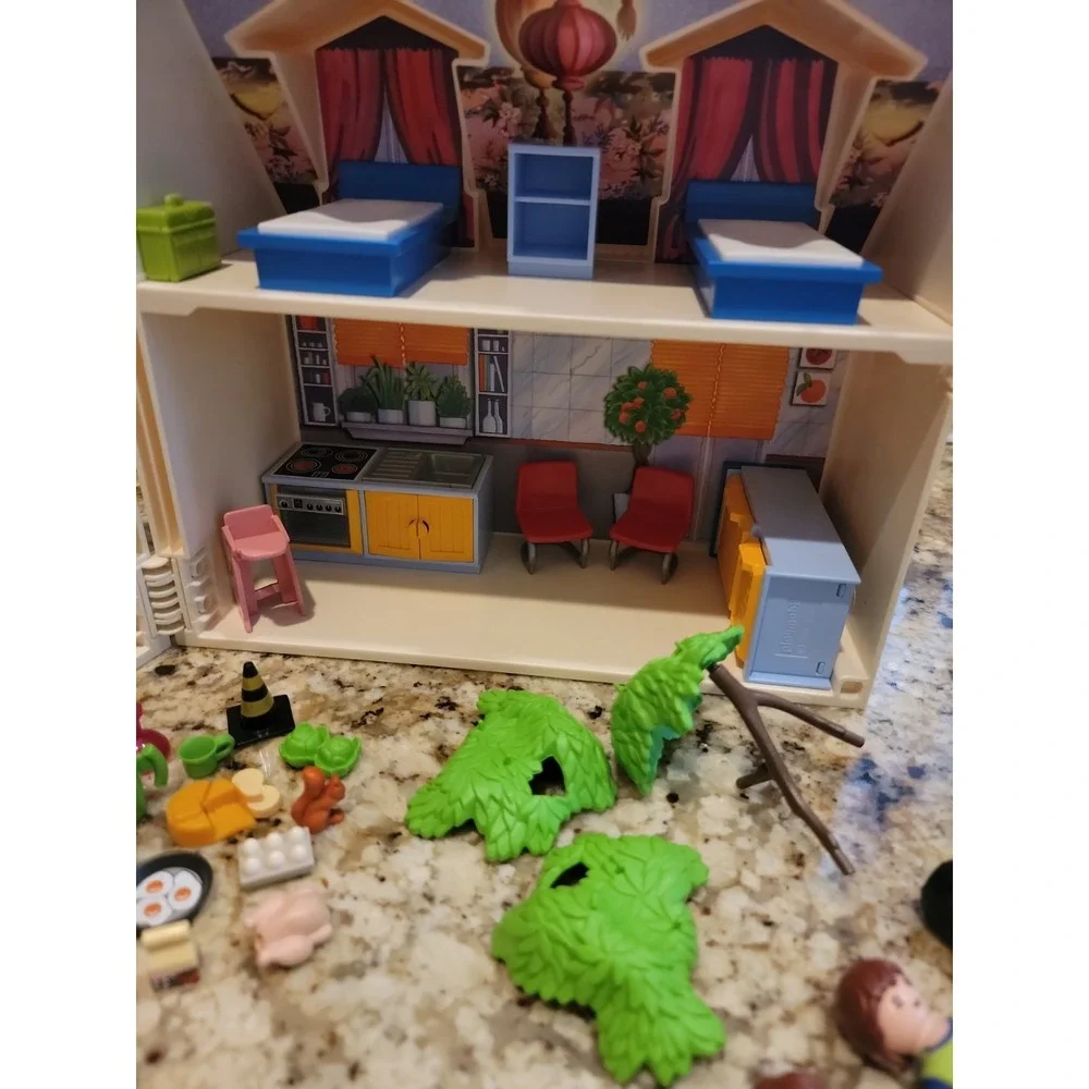 Playmobil Dollhouse 2005 Folding w/People And Accessories Not Complete